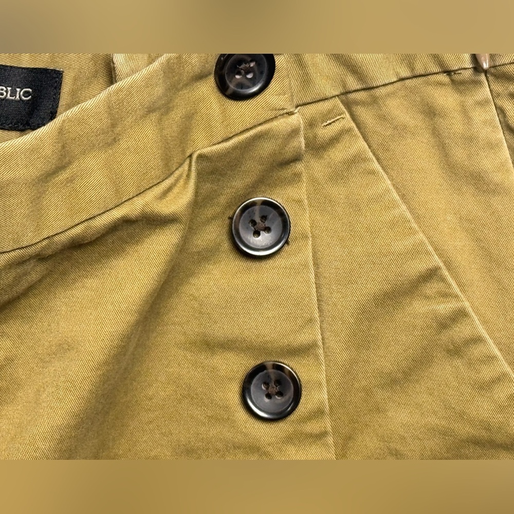 Banana Republic Women's Olive-Toned Button Front Shorts Size 4 - Picture 4 of 11